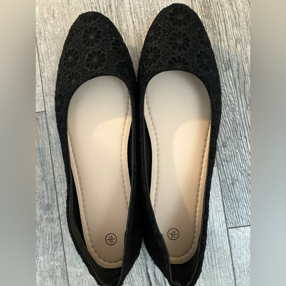 Shoes - Ladies black lace and mesh material flat. Size 10.